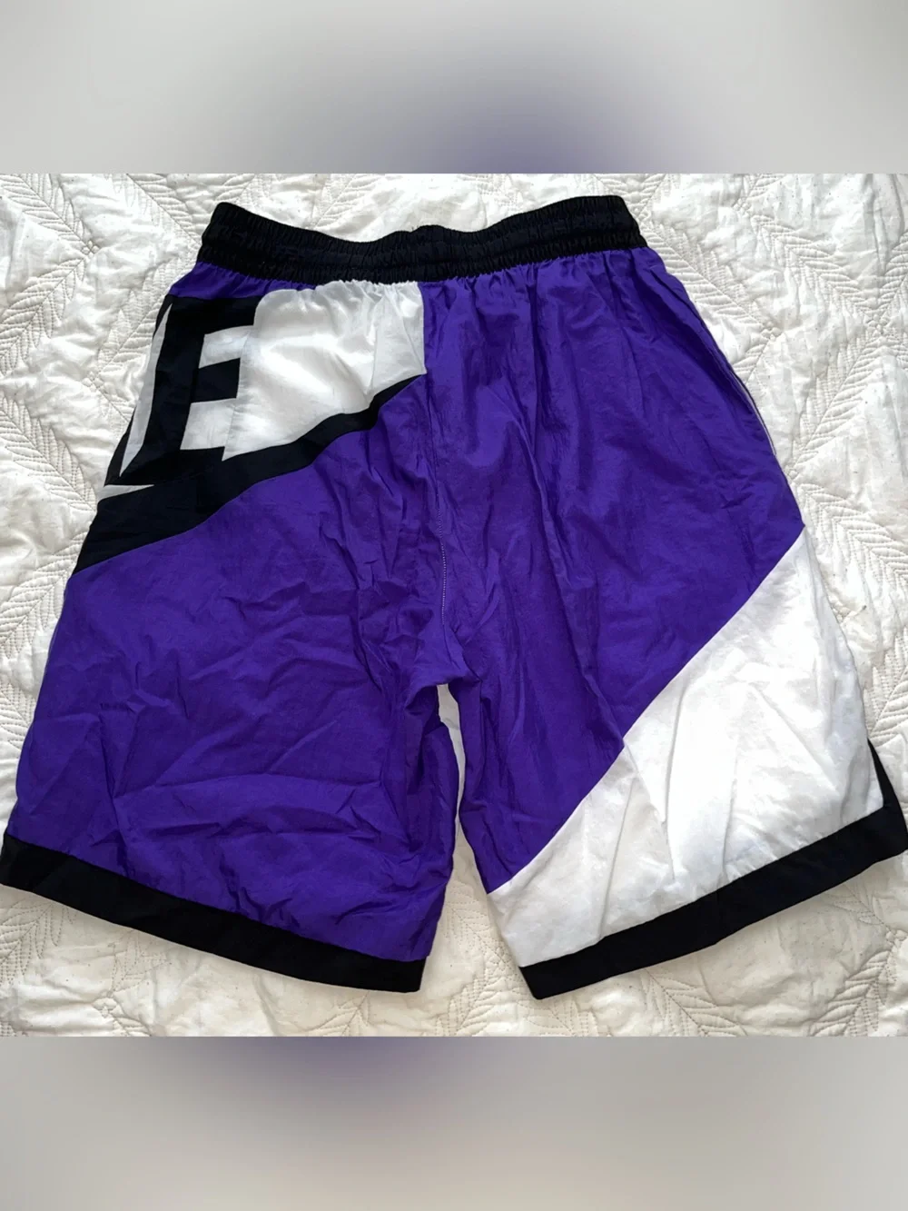 Nike boys basketball Athletic Shorts  Size Medium